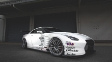   Nissan GT-R  